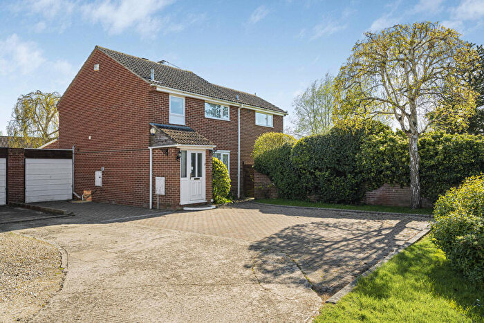 4 Bedroom Detached House For Sale In Cherry Close, Kidlington, OX5