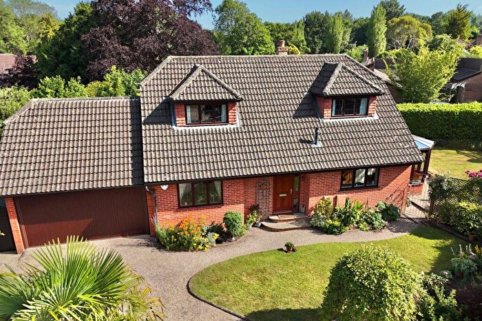 4 Bedroom House For Sale In Farthingham Lane, Ewhurst, GU6