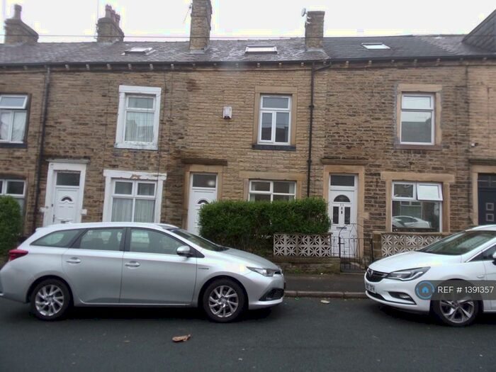 3 Bedroom Terraced House To Rent In Tivoli Place, Bradford, BD5