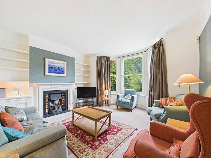 2 Bedroom Flat To Rent In Bonneville Gardens, Clapham, SW4