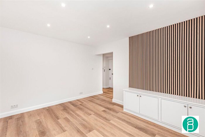 1 Bedroom Flat To Rent In South Park Road, London, SW19