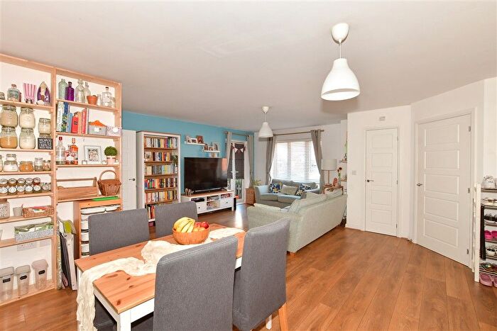 2 Bedroom Flat For Sale In Bedivere Road, Crawley, West Sussex, RH11