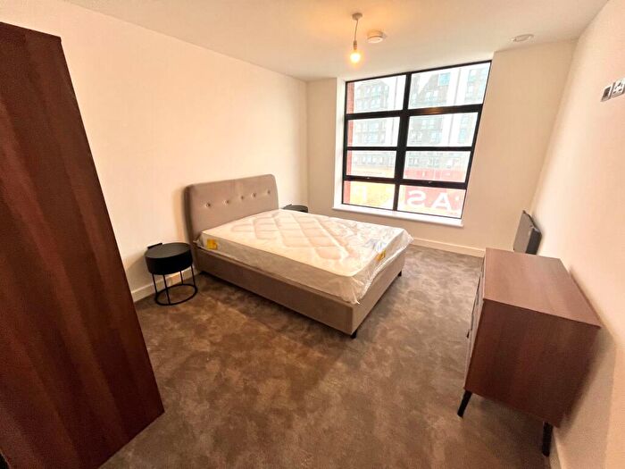 2 Bedroom Apartment To Rent In Gun Smith House, B4