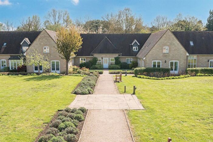 2 Bedroom Cottage For Sale In Garden Walk, Maidstone, ME15