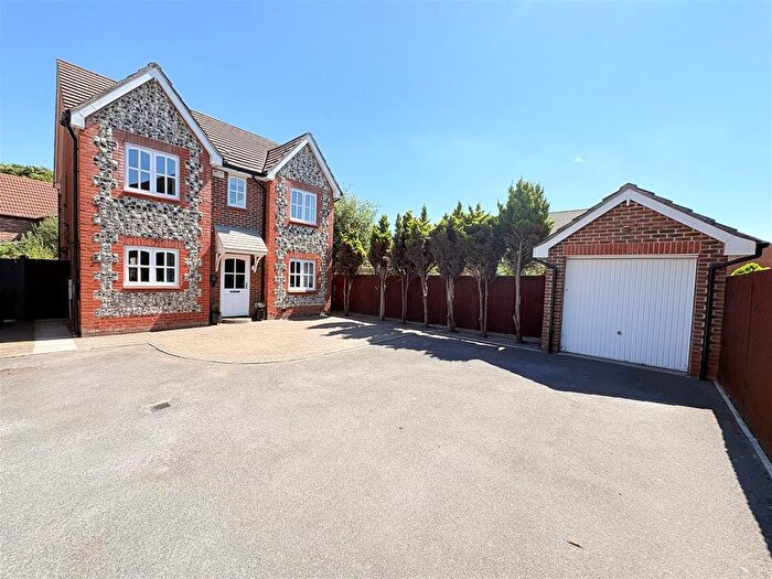 4 Bedroom Detached House For Sale In Swanton Close, Stubbington, Fareham, PO14