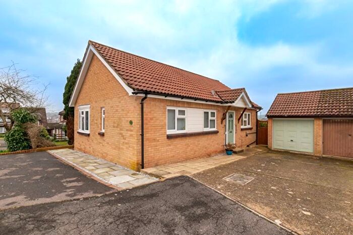 2 Bedroom Detached Bungalow For Sale In Farriers Way, Uckfield, TN22