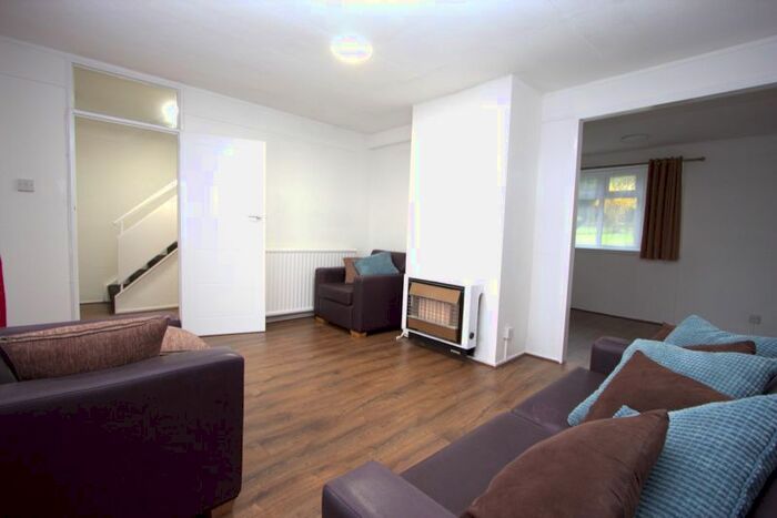 3 Bedroom Property To Rent In Tarnbank, Enfield, EN2