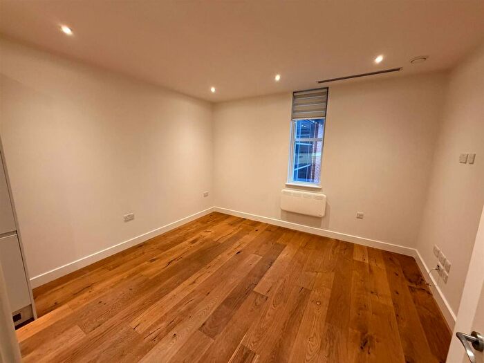 1 Bedroom Flat To Rent In Vista Court, Nobel Drive, Hayes And Harlington, Hillingdon, UB3