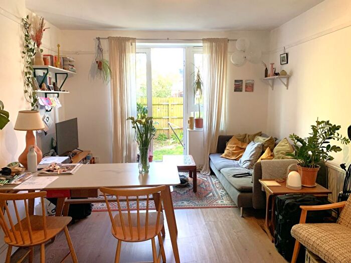 2 Bedroom Flat To Rent In Londesborough Road, London, N16