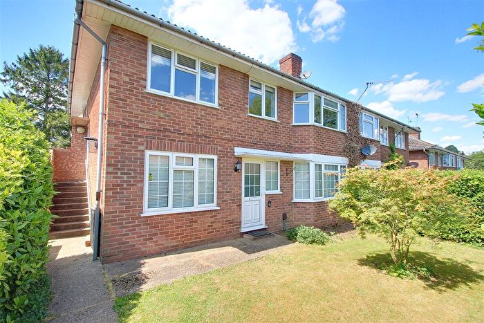 2 Bedroom Maisonette To Rent In Meadow Way, Kings Langley, WD4