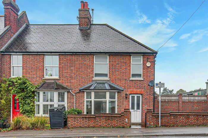 2 Bedroom End Of Terrace House To Rent In High Street, Godstone, RH9