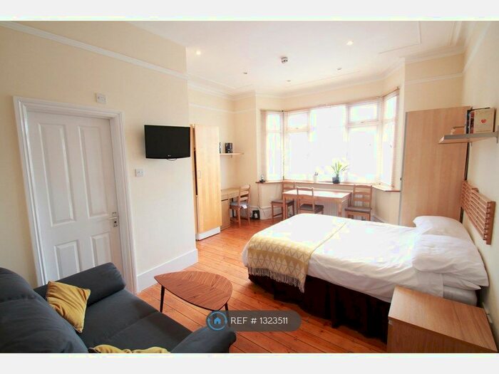 Studio To Rent In Hale Lane, Mill Hill, NW7