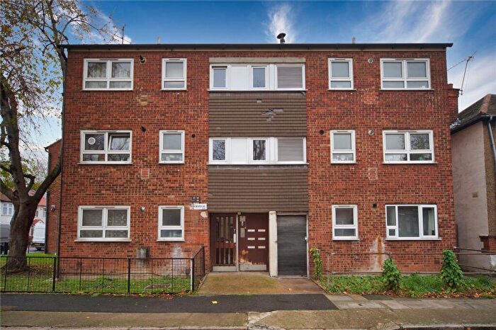 2 Bedroom Apartment For Sale In Landseer Avenue, London, E12