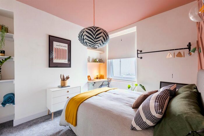 1 Bedroom Flat To Rent In Room, The Promenade, Mount Pleasant, SA1