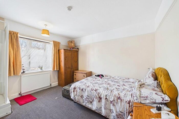 1 Bedroom Detached House To Rent In London Road, Slough, Berkshire, SL3