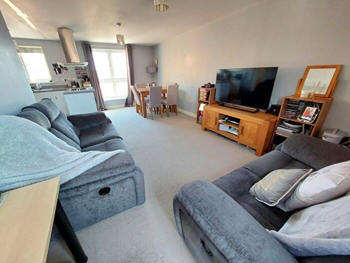2 Bedroom Flat For Sale In Edge Street, Aylesbury, HP19