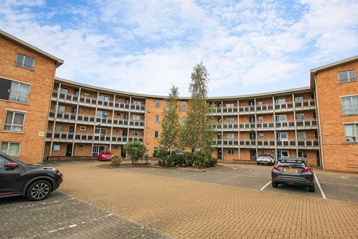 2 Bedroom Flat For Sale In Crescent West, Kettering, NN16