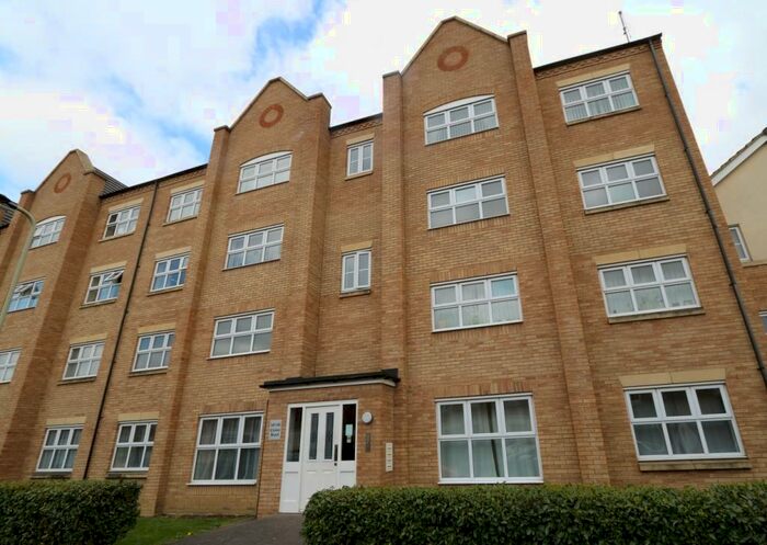 2 Bedroom Flat To Rent In Crowe Road, Bedford, MK40