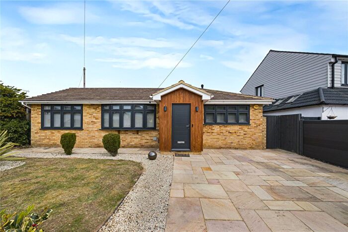 2 Bedroom Bungalow For Sale In Summerhouse Drive, Dartford, Kent, DA2