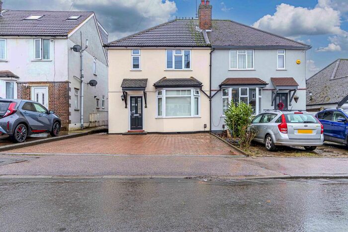 3 Bedroom Semi-Detached House To Rent In Deaconsfield Road, Hemel Hempstead, HP3
