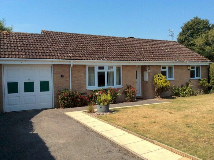 3 Bedroom Detached Bungalow To Rent In Fromont Drive Thatcham, RG19