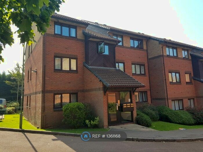 2 Bedroom Flat To Rent In Botham Close, Edgware, HA8