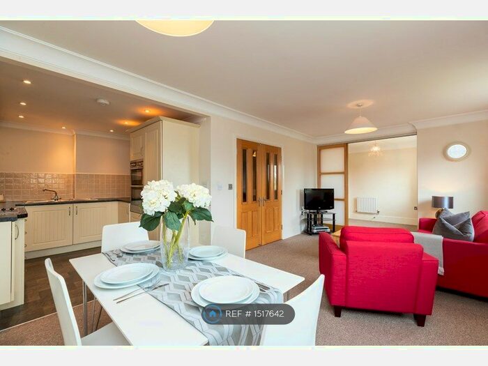 2 Bedroom Flat To Rent In Whitefriars, Solihull, B91