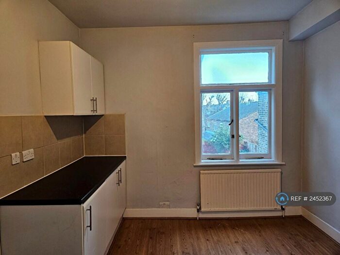 Studio To Rent In Langham Road, London, N15