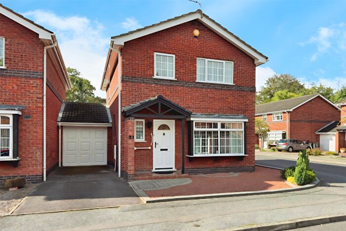 3 Bedroom Link Detached House For Sale In The Cloisters, Beeston, Nottingham, NG9