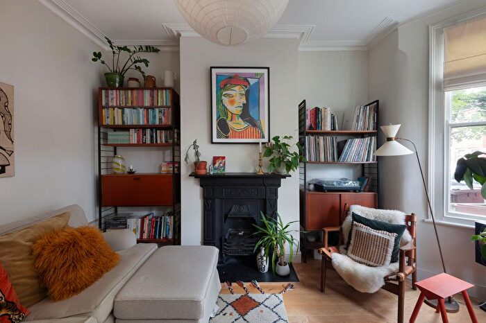 2 Bedroom Maisonette For Sale In Francis Road, Leyton, London, E10