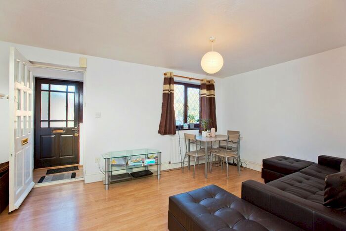 4 Bedroom End Of Terrace House To Rent In Overton Drive, Romford, RM6