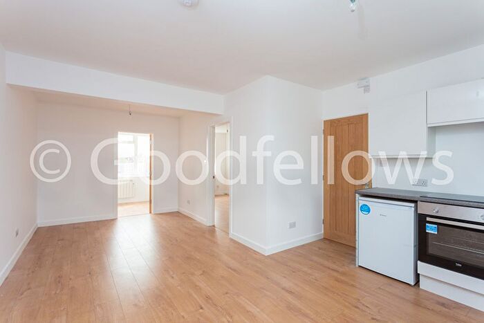 2 Bedroom Maisonette To Rent In Stonecot Hill, Sutton, Surrey, SM3