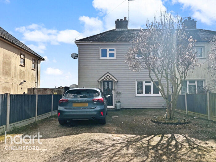 3 Bedroom Semi-Detached House For Sale In Meadow Road, Chelmsford, CM3