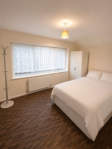 2 Bedroom Flat To Rent In Berwick Avenue, Hayes, UB4
