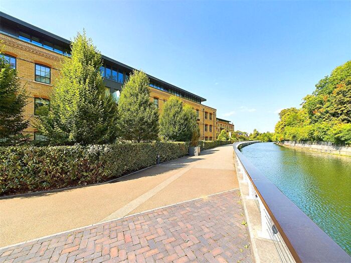 2 Bedroom Flat For Sale In Glen Island, Taplow, Maidenhead, Buckinghamshire, SL6