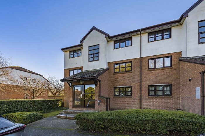 1 Bedroom Flat For Sale In Cooper Close, Greenhithe, DA9