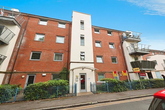 2 Bedroom Flat For Sale In West End Road, High Wycombe, HP11