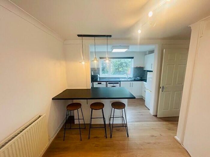 2 Bedroom Apartment To Rent In Hartwell Road, LS6