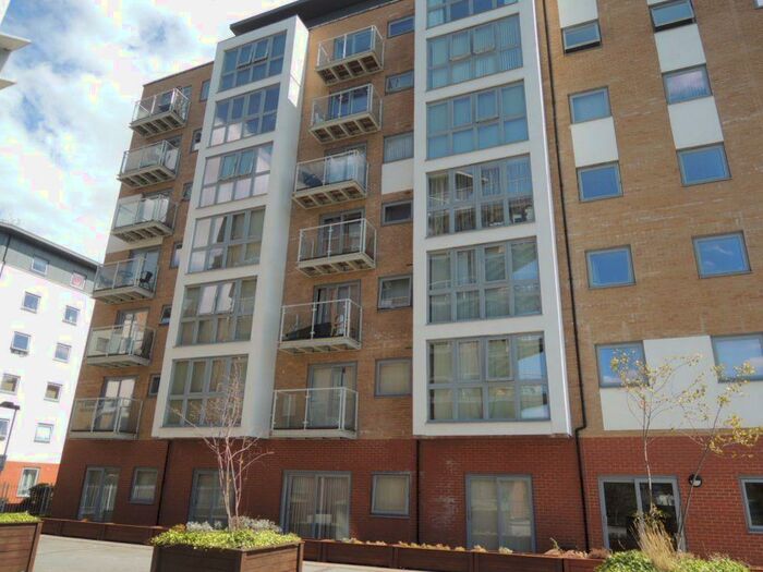 2 Bedroom Flat To Rent In Hythe, CO2