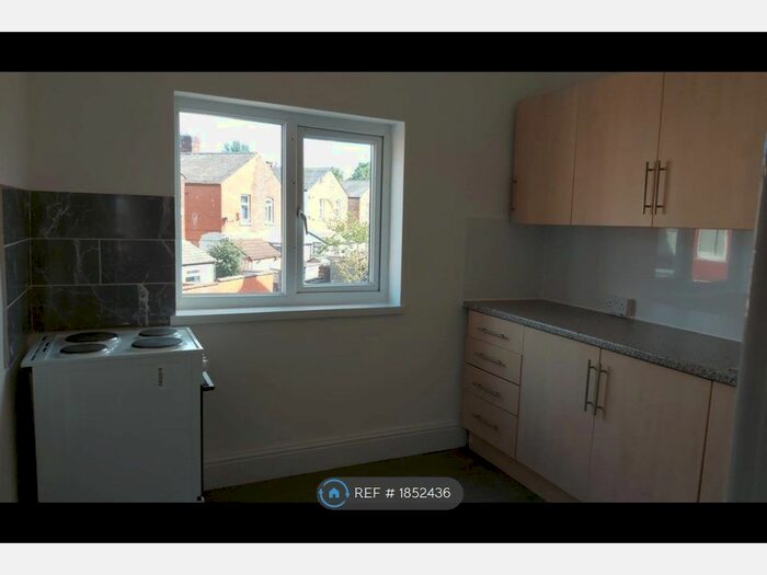 1 Bedroom Flat To Rent In Oakdene Street, Manchester, M9
