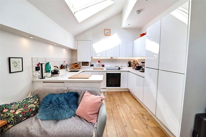 2 Bedroom Flat To Rent In Parkhurst Road, Islington, London, N7