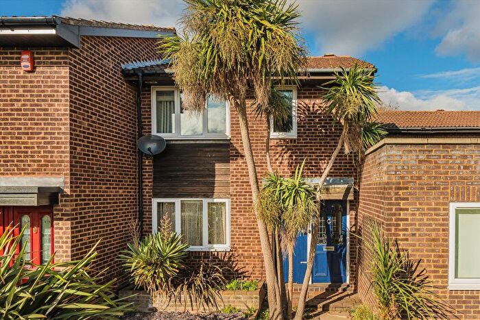 3 Bedroom Property To Rent In Briar Close, Hampton, TW12