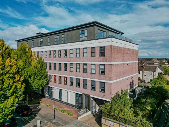 1 Bedroom Apartment For Sale In Stephenson House, The Grove, Gravesend, Kent, DA12
