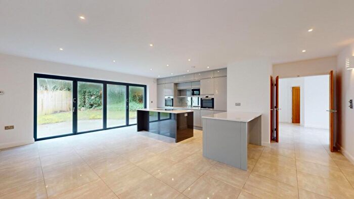 4 Bedroom Detached House To Rent In Wetherby Road, Harrogate, North Yorkshire, HG2