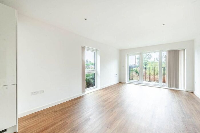 3 Bedroom Flat To Rent In Monarch Court, Stanmore, HA7