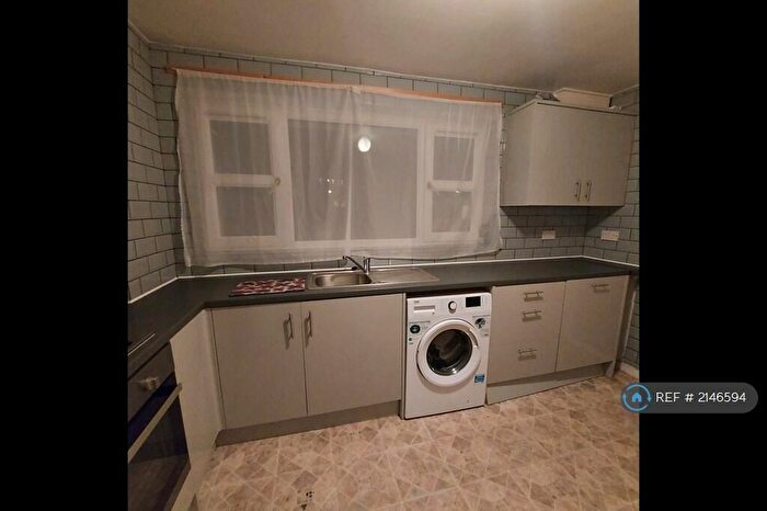 3 Bedroom Flat To Rent In Penrhyn Gardens, Kingston-Upon-Thames, KT1