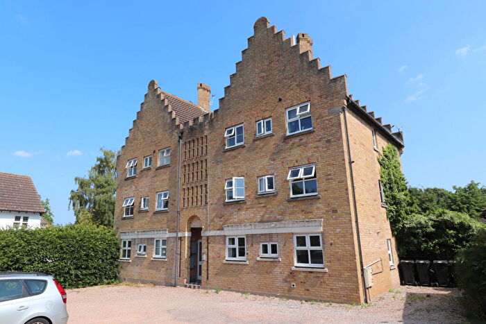 2 Bedroom Apartment To Rent In Noak Bridge, SS15