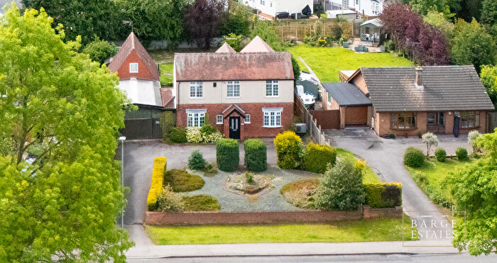 3 Bedroom Detached House For Sale In Lincoln Road, Tuxford, Nottinghamshire, NG22