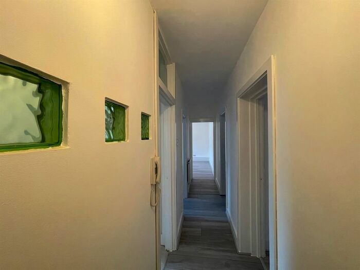 3 Bedroom Flat To Rent In Germander Way, London, E15