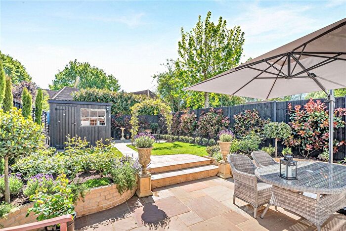 3 Bedroom Terraced House For Sale In Shaw Road, Newbury, Berkshire, RG14